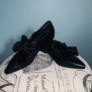 Ann Taylor Velvet Bow Tie Pointy Flats